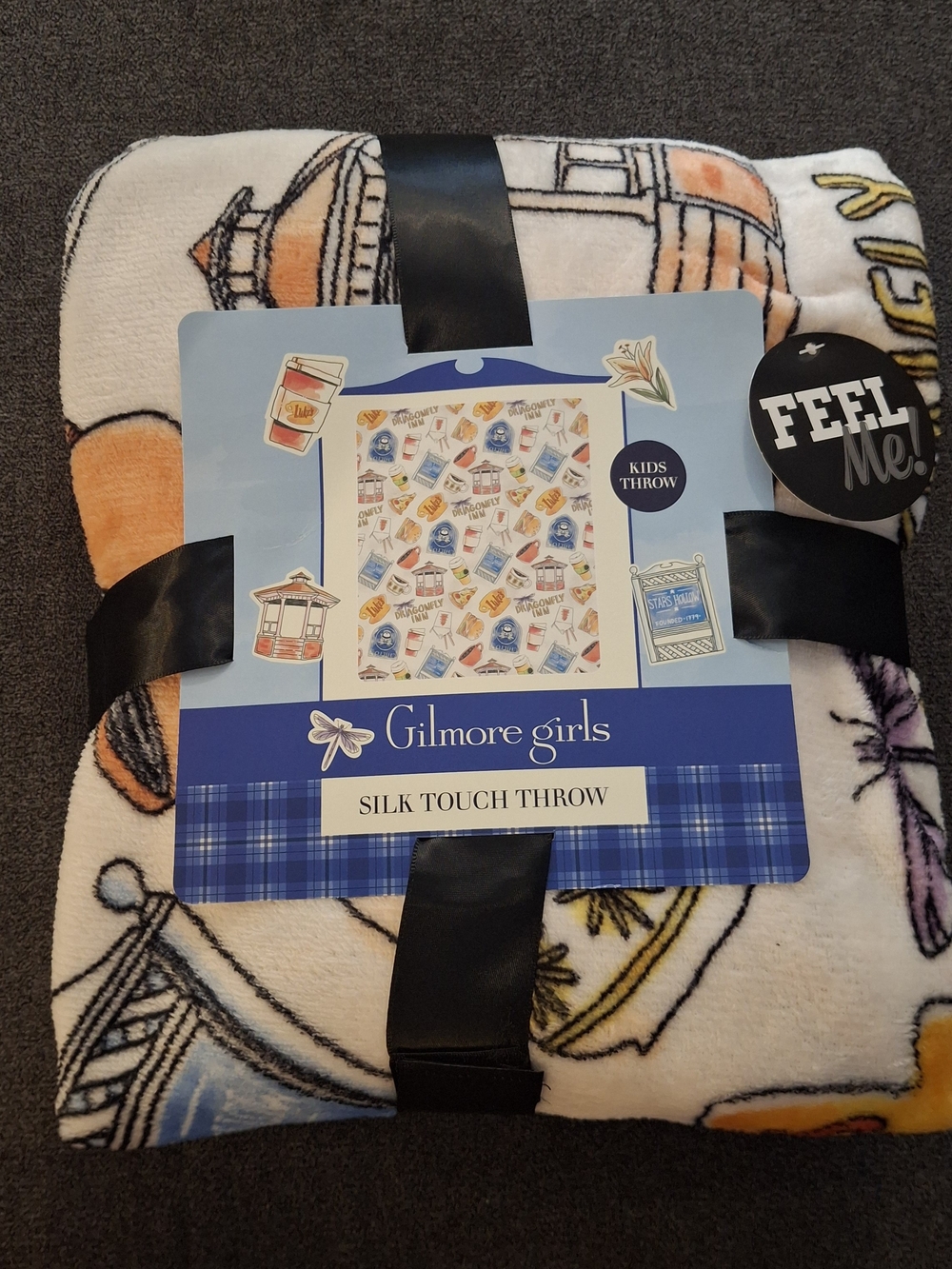 Gilmore Girls Cozy Silk Touch Throw 50in x 60in NEW